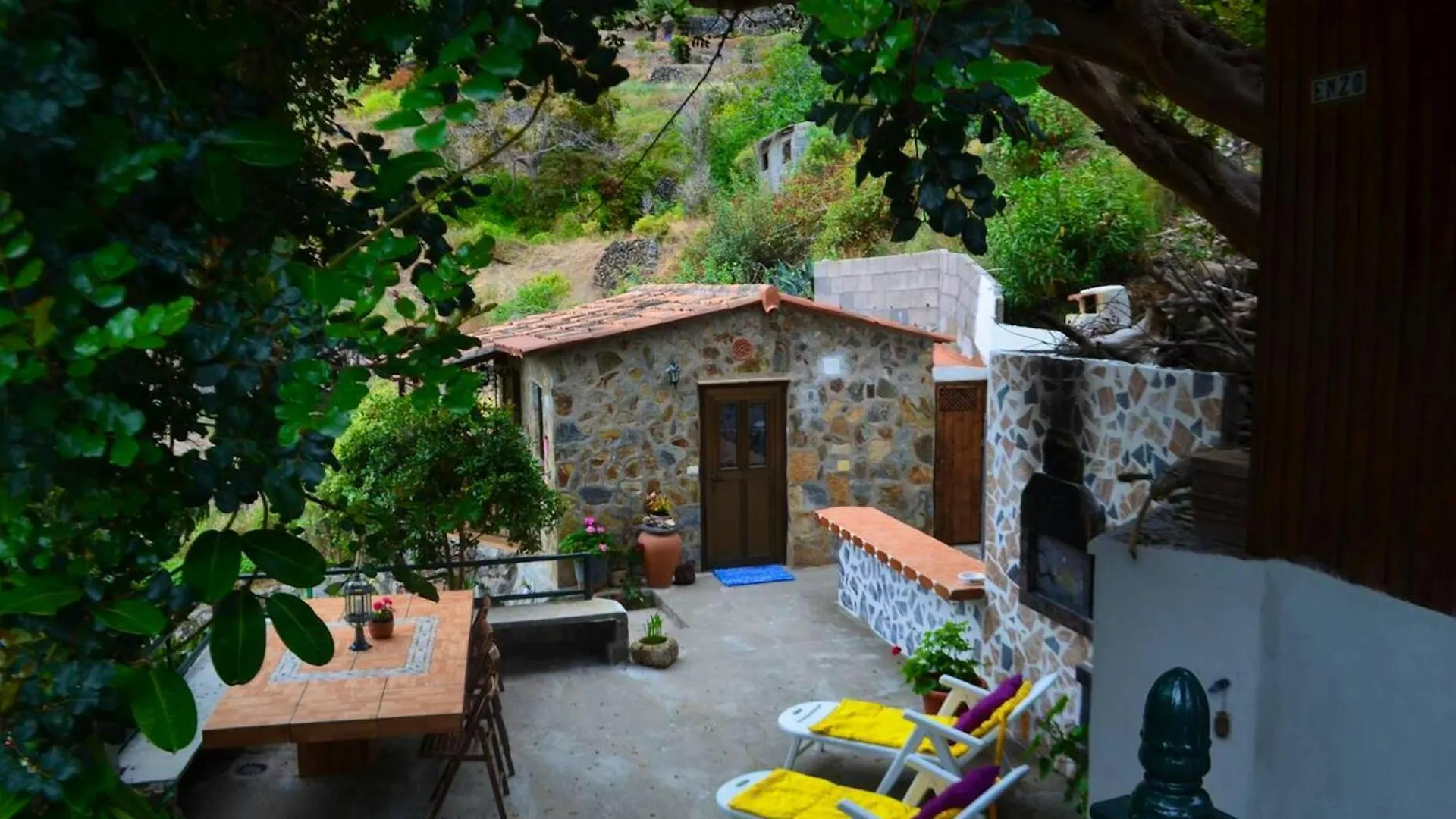 Cosy Chalet With Terrace In Hermigua - Ideal For Couples