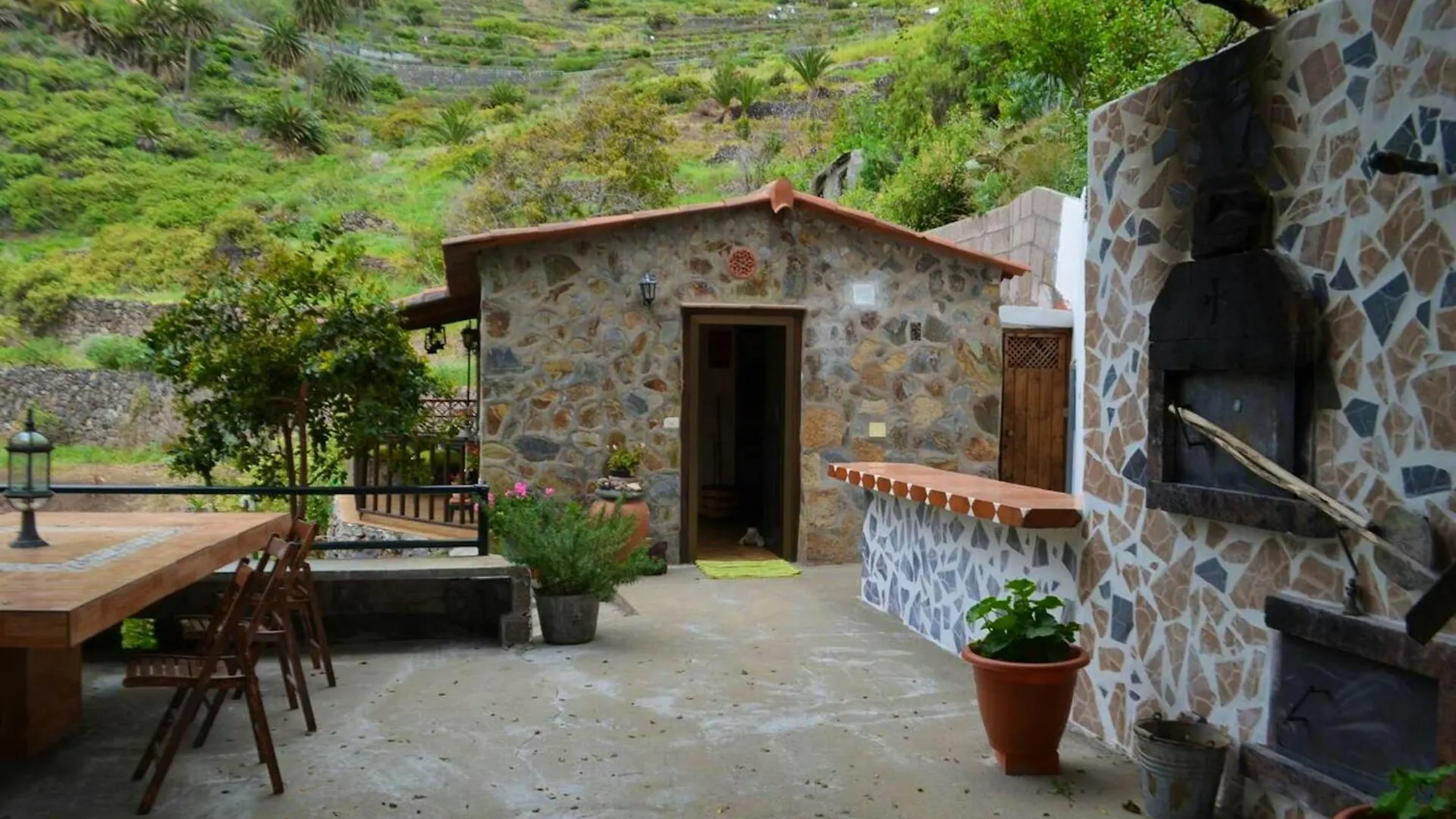 Cosy Chalet With Terrace In Hermigua - Ideal For Couples