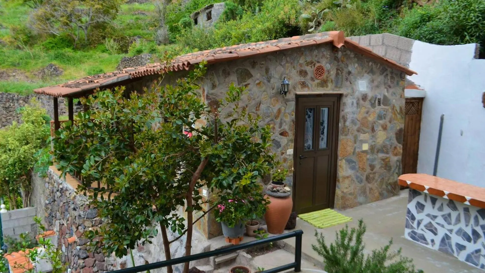 Cosy Chalet With Terrace In Hermigua - Ideal For Couples